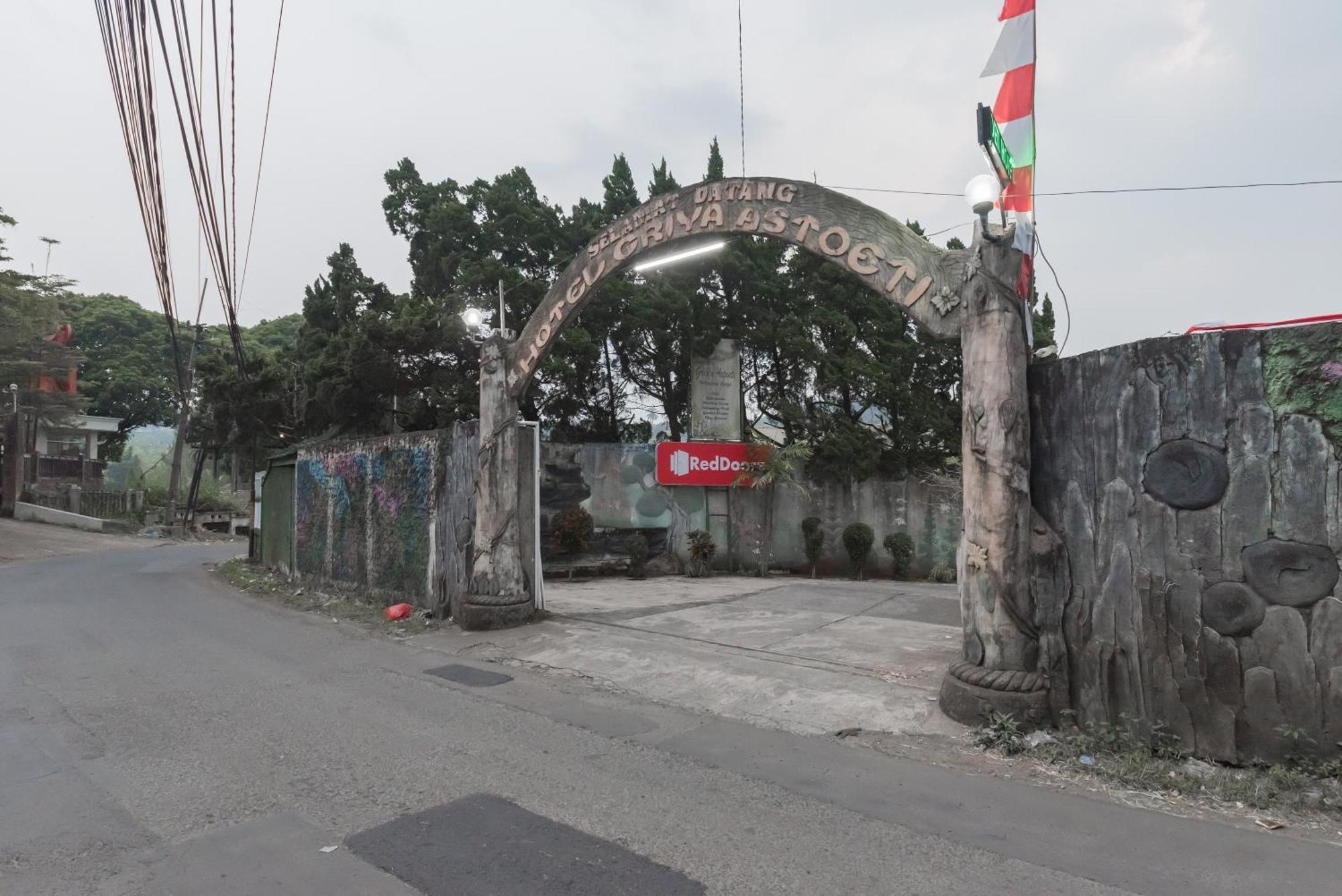 Reddoorz Plus At Hotel Griya Astoeti Bogor Bagian luar foto