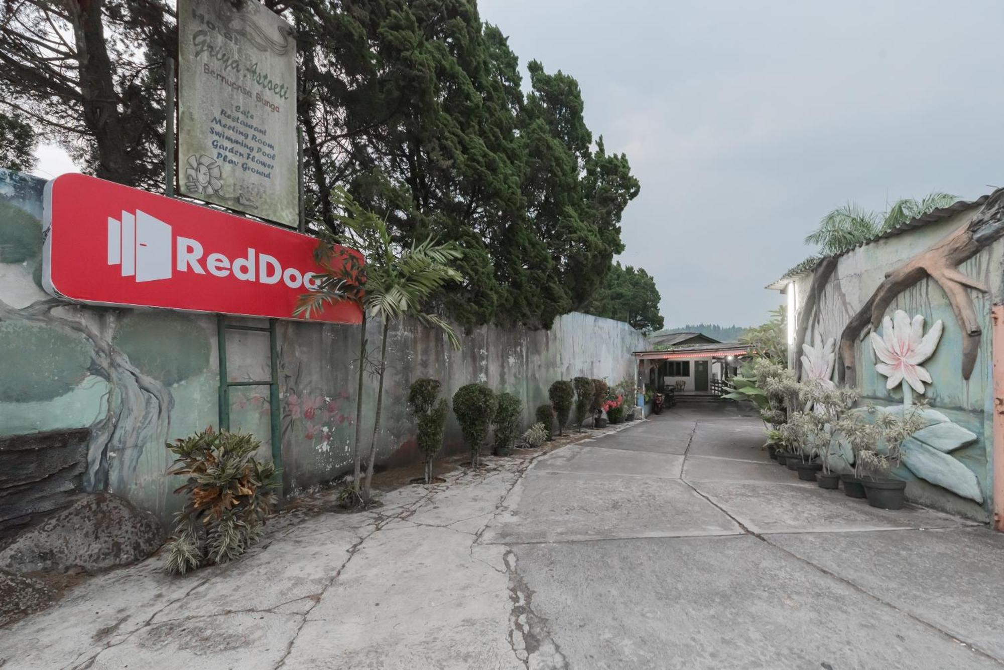 Reddoorz Plus At Hotel Griya Astoeti Bogor Bagian luar foto