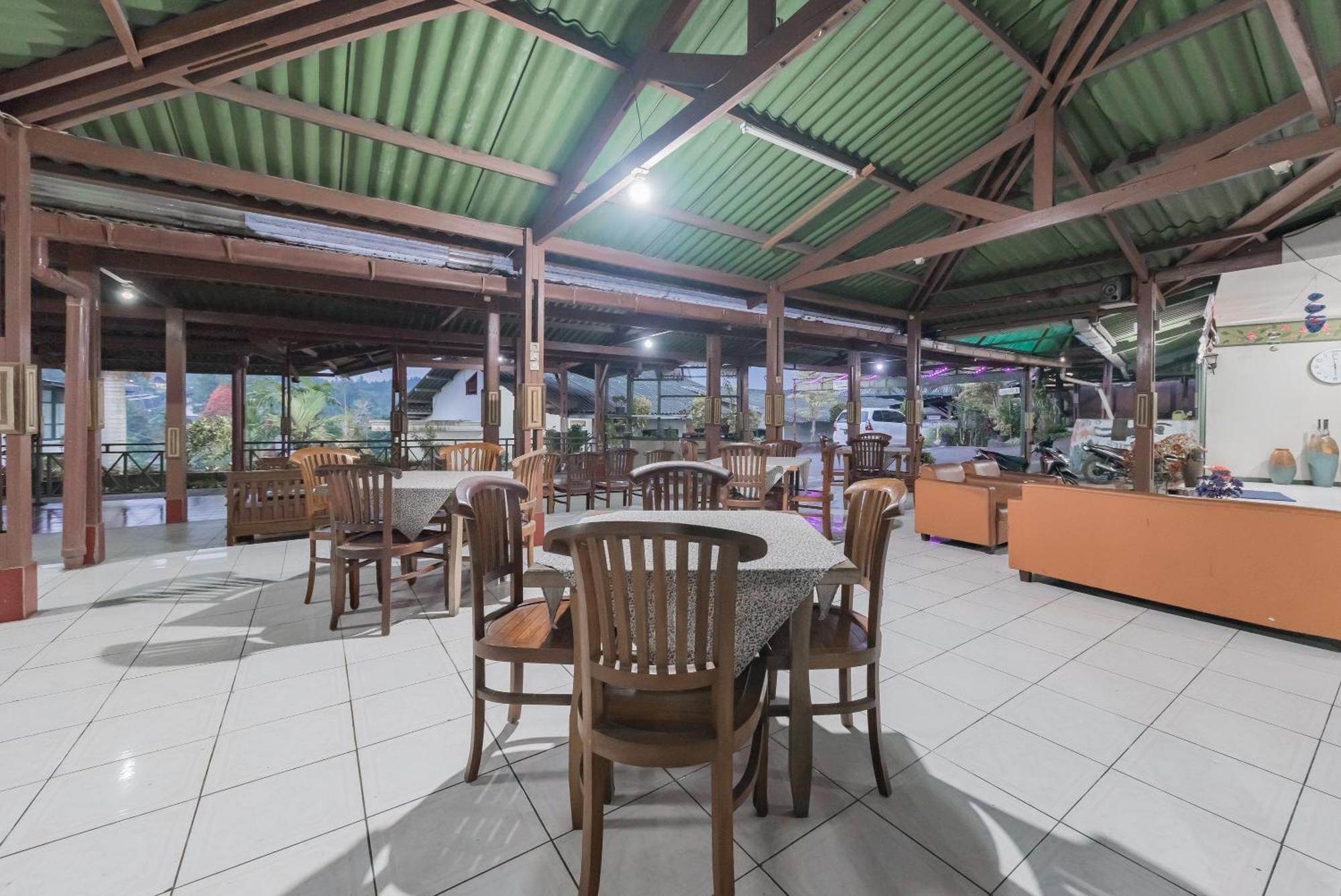 Reddoorz Plus At Hotel Griya Astoeti Bogor Bagian luar foto
