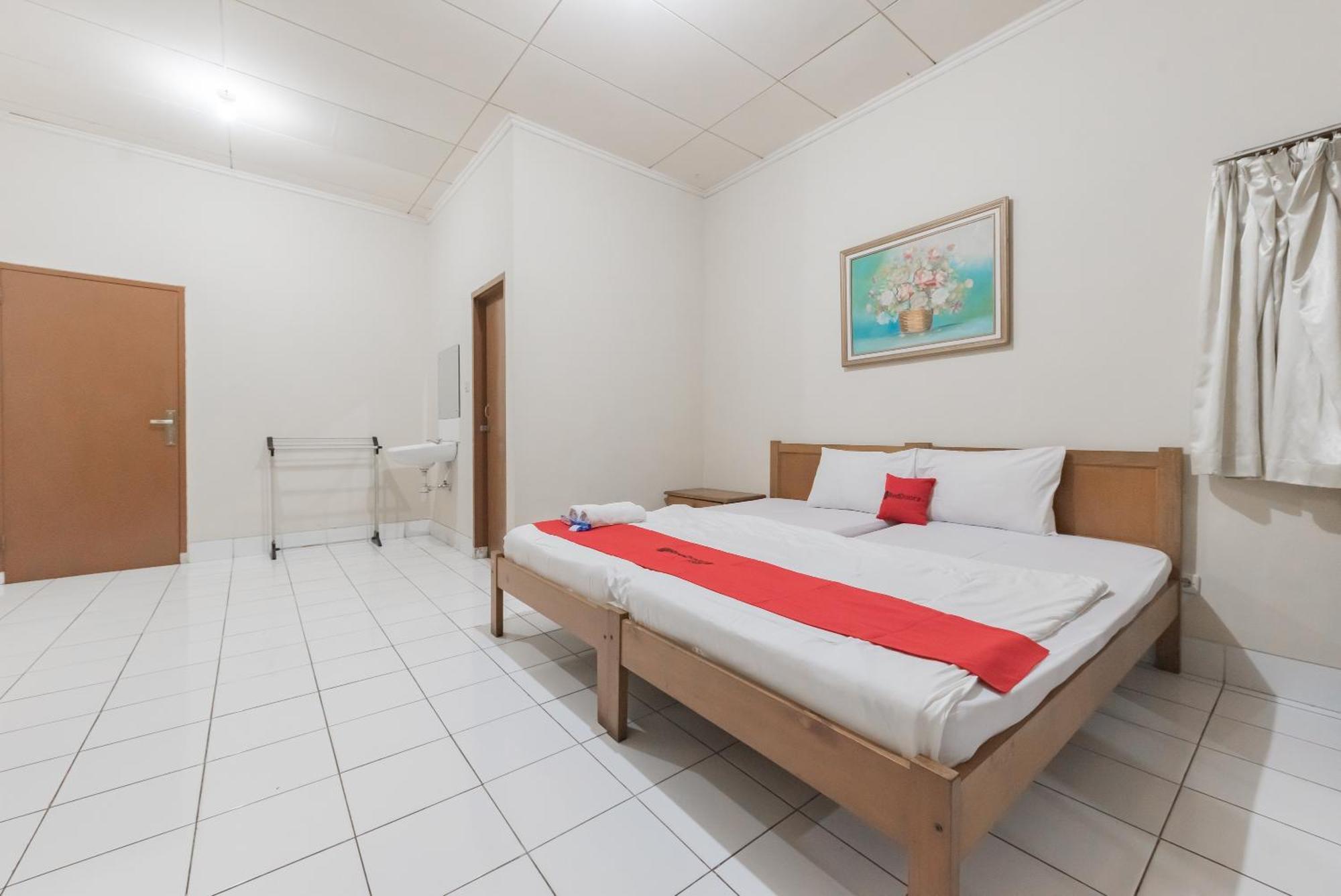 Reddoorz Plus At Hotel Griya Astoeti Bogor Bagian luar foto