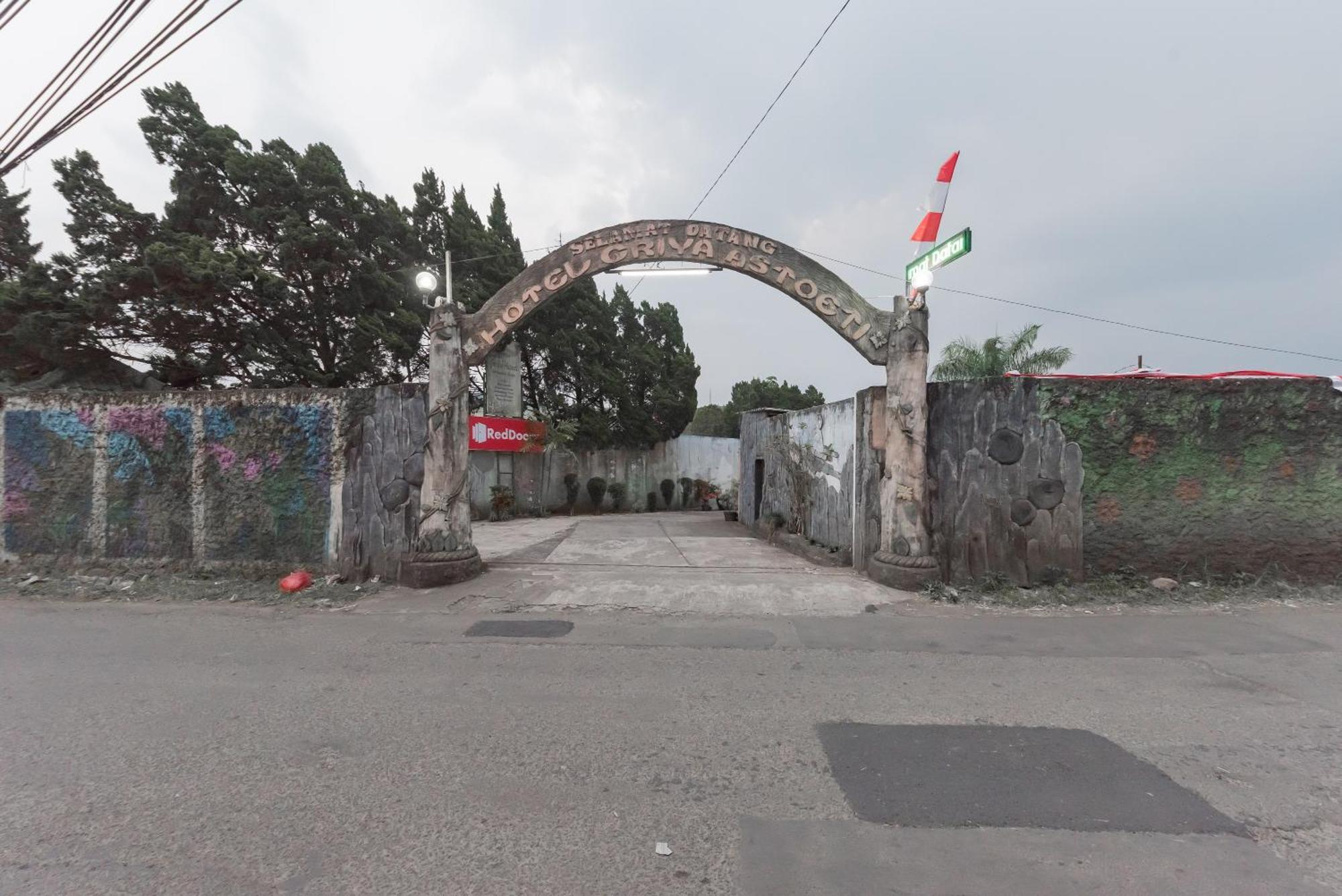 Reddoorz Plus At Hotel Griya Astoeti Bogor Bagian luar foto