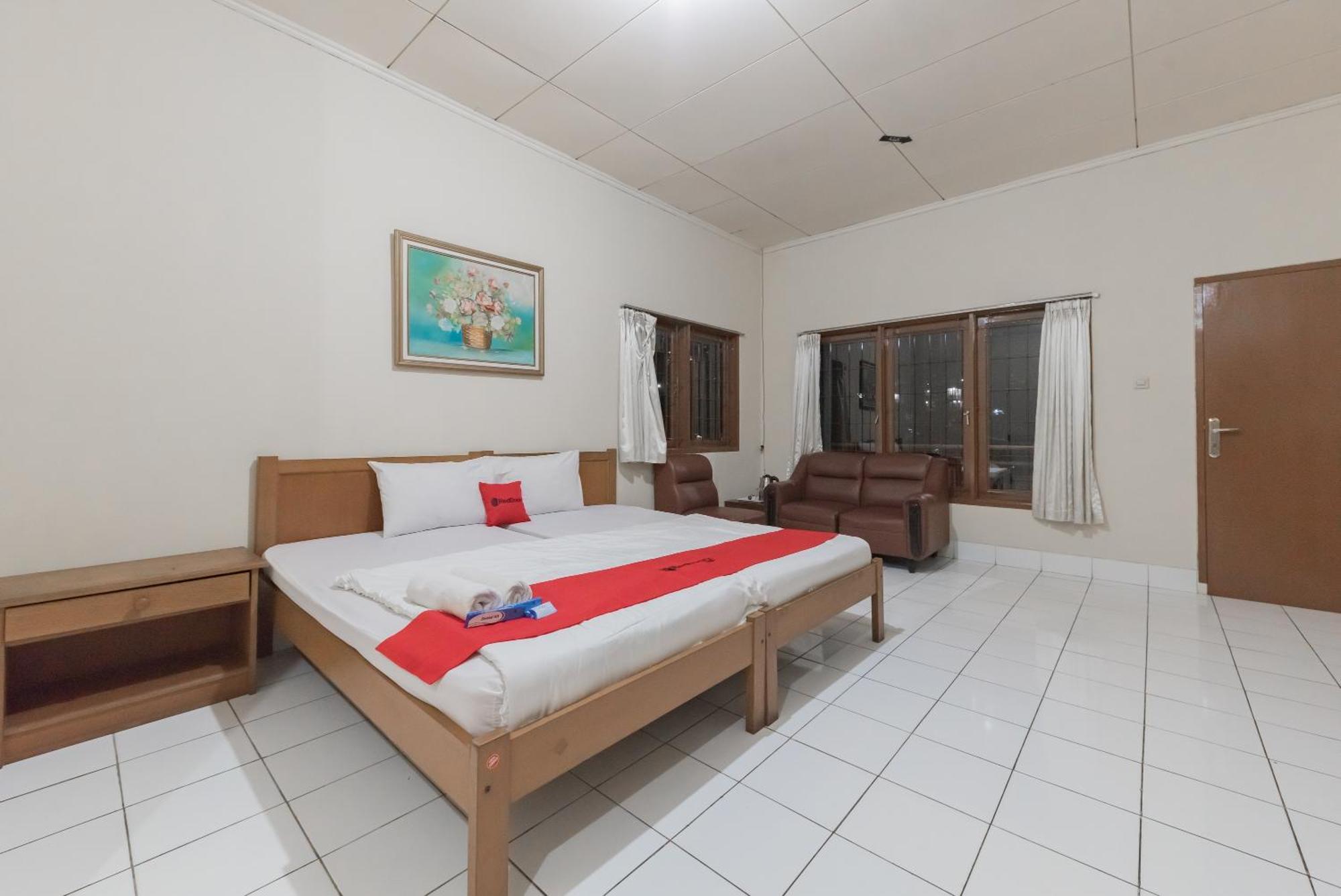 Reddoorz Plus At Hotel Griya Astoeti Bogor Bagian luar foto