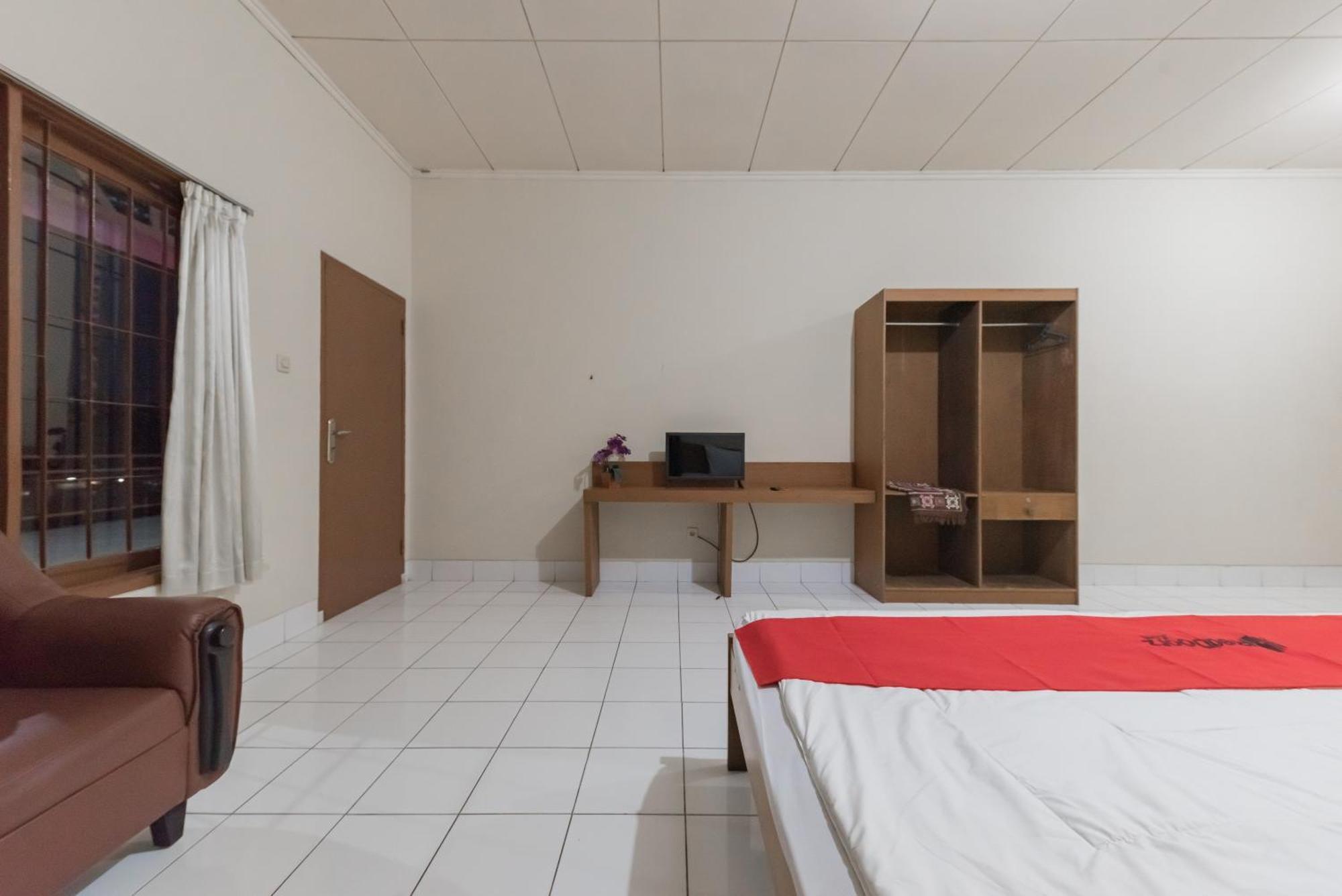 Reddoorz Plus At Hotel Griya Astoeti Bogor Bagian luar foto