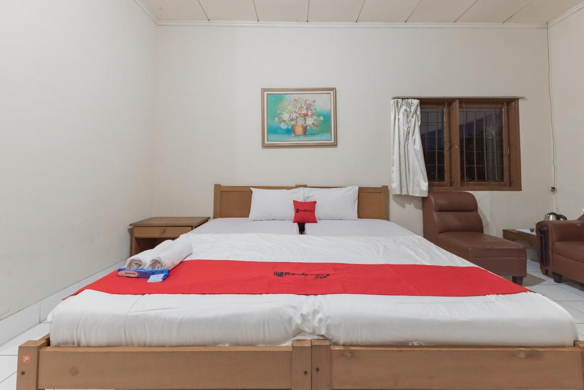 Reddoorz Plus At Hotel Griya Astoeti Bogor Bagian luar foto