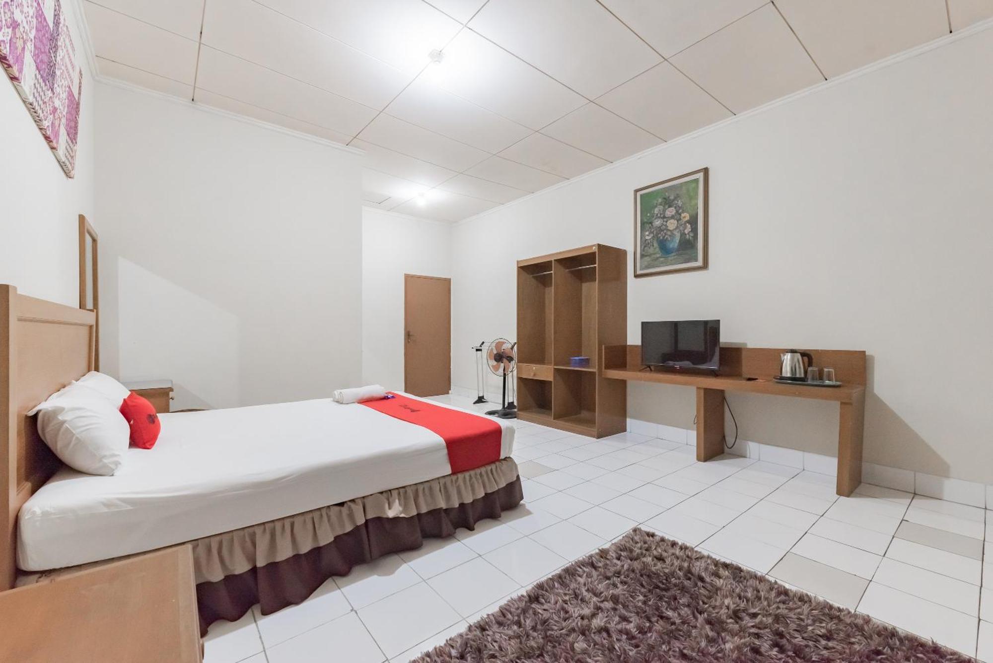 Reddoorz Plus At Hotel Griya Astoeti Bogor Bagian luar foto