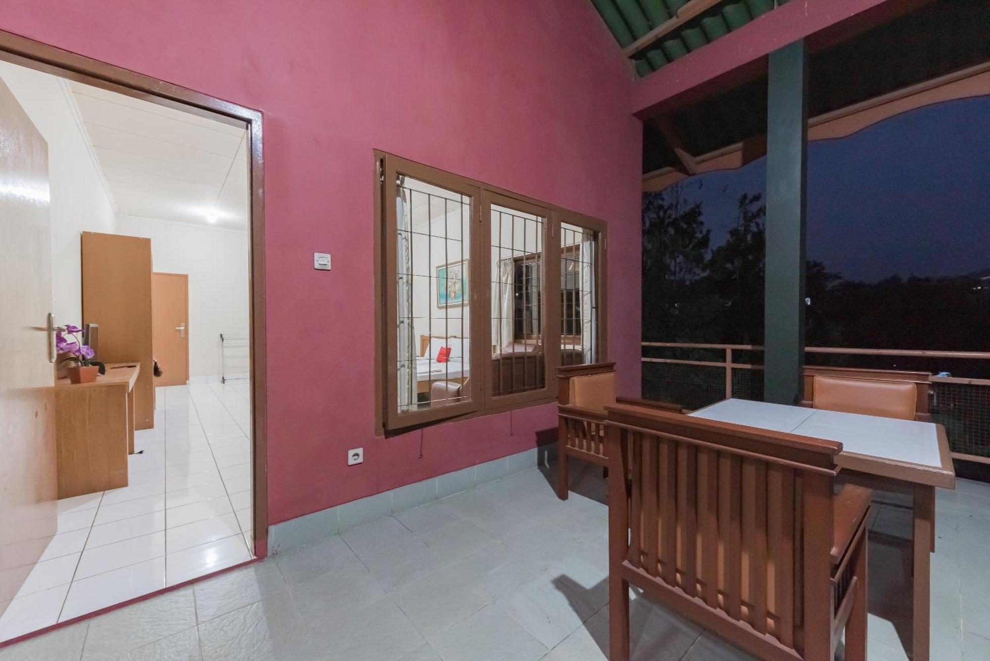 Reddoorz Plus At Hotel Griya Astoeti Bogor Bagian luar foto