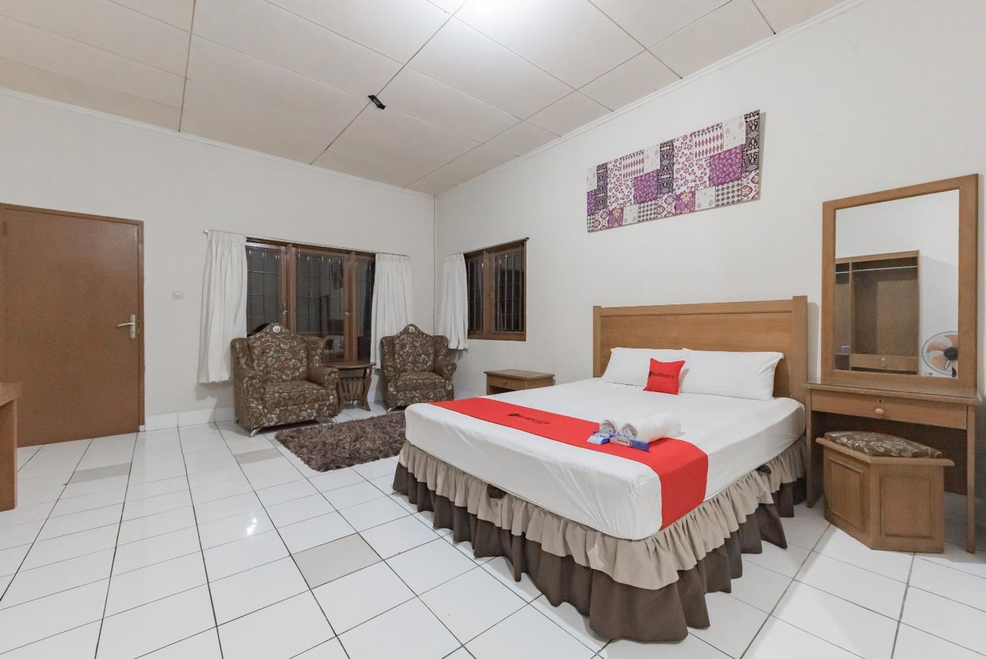 Reddoorz Plus At Hotel Griya Astoeti Bogor Bagian luar foto
