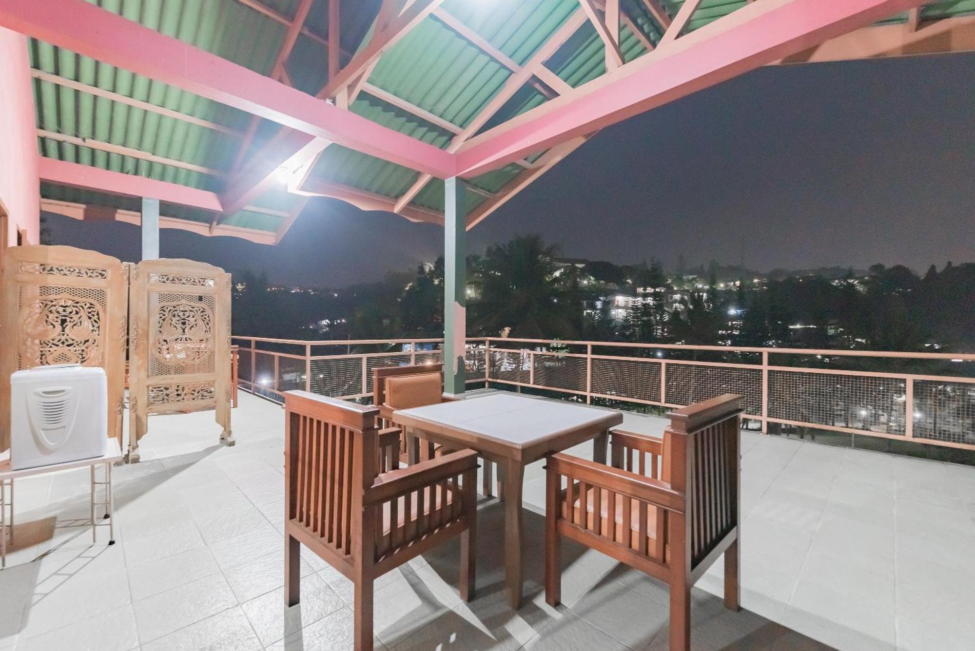 Reddoorz Plus At Hotel Griya Astoeti Bogor Bagian luar foto