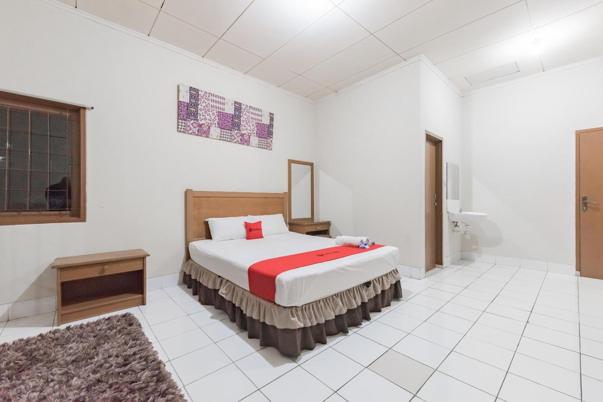 Reddoorz Plus At Hotel Griya Astoeti Bogor Bagian luar foto