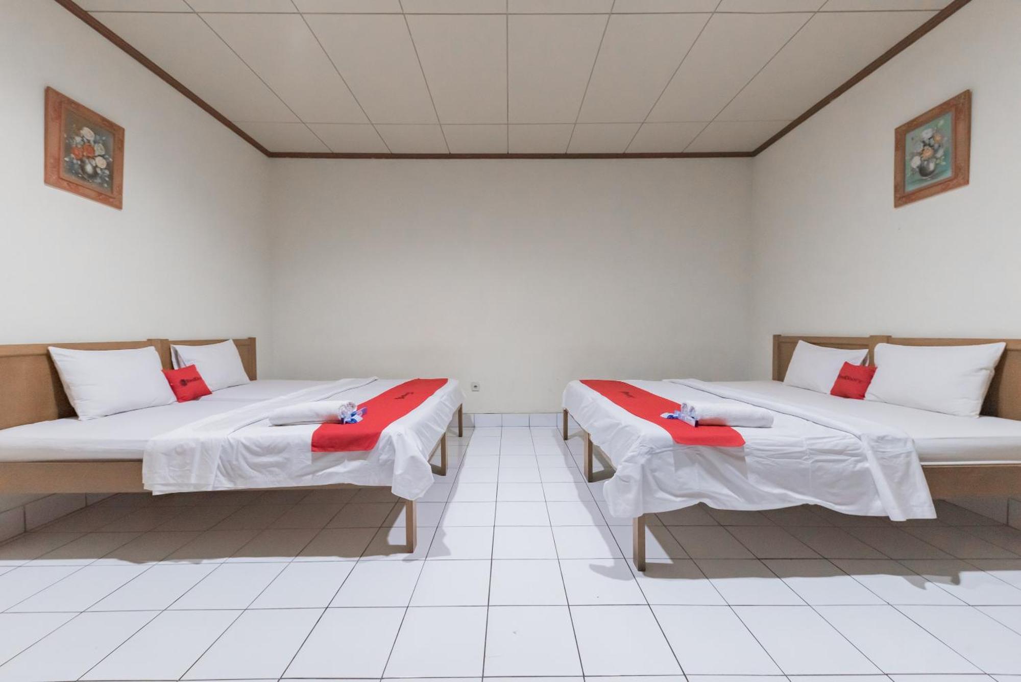 Reddoorz Plus At Hotel Griya Astoeti Bogor Bagian luar foto