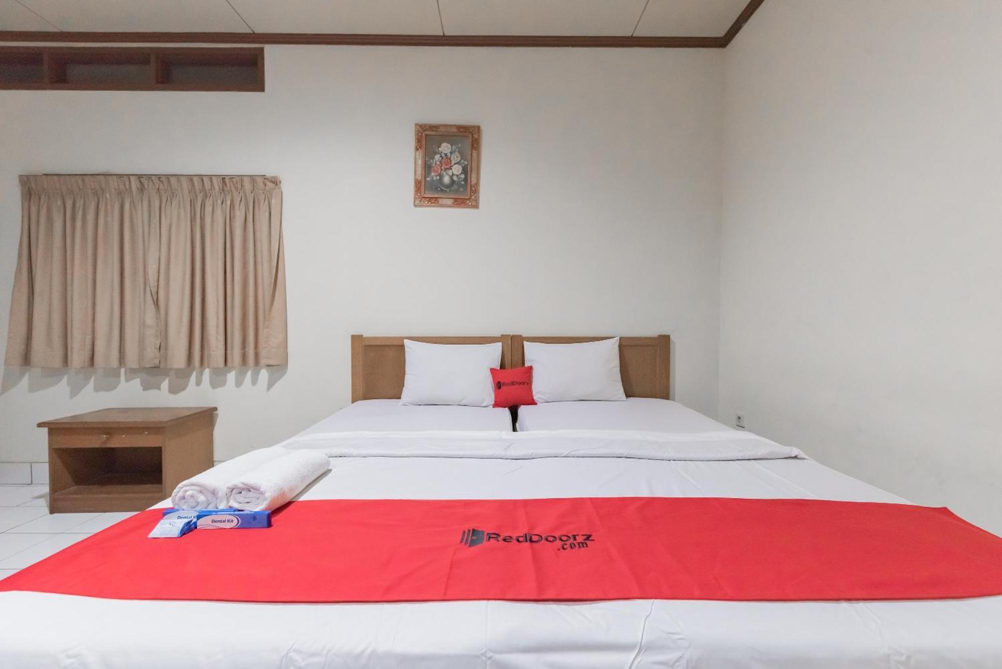 Reddoorz Plus At Hotel Griya Astoeti Bogor Bagian luar foto