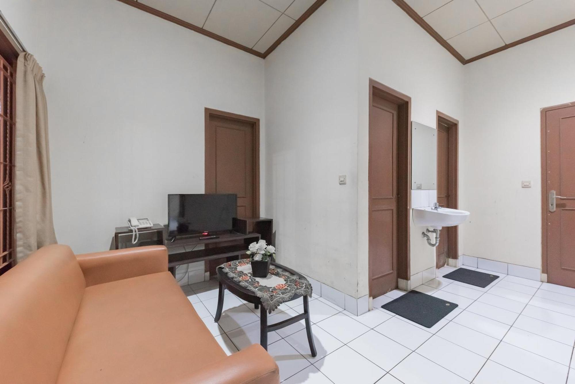 Reddoorz Plus At Hotel Griya Astoeti Bogor Bagian luar foto