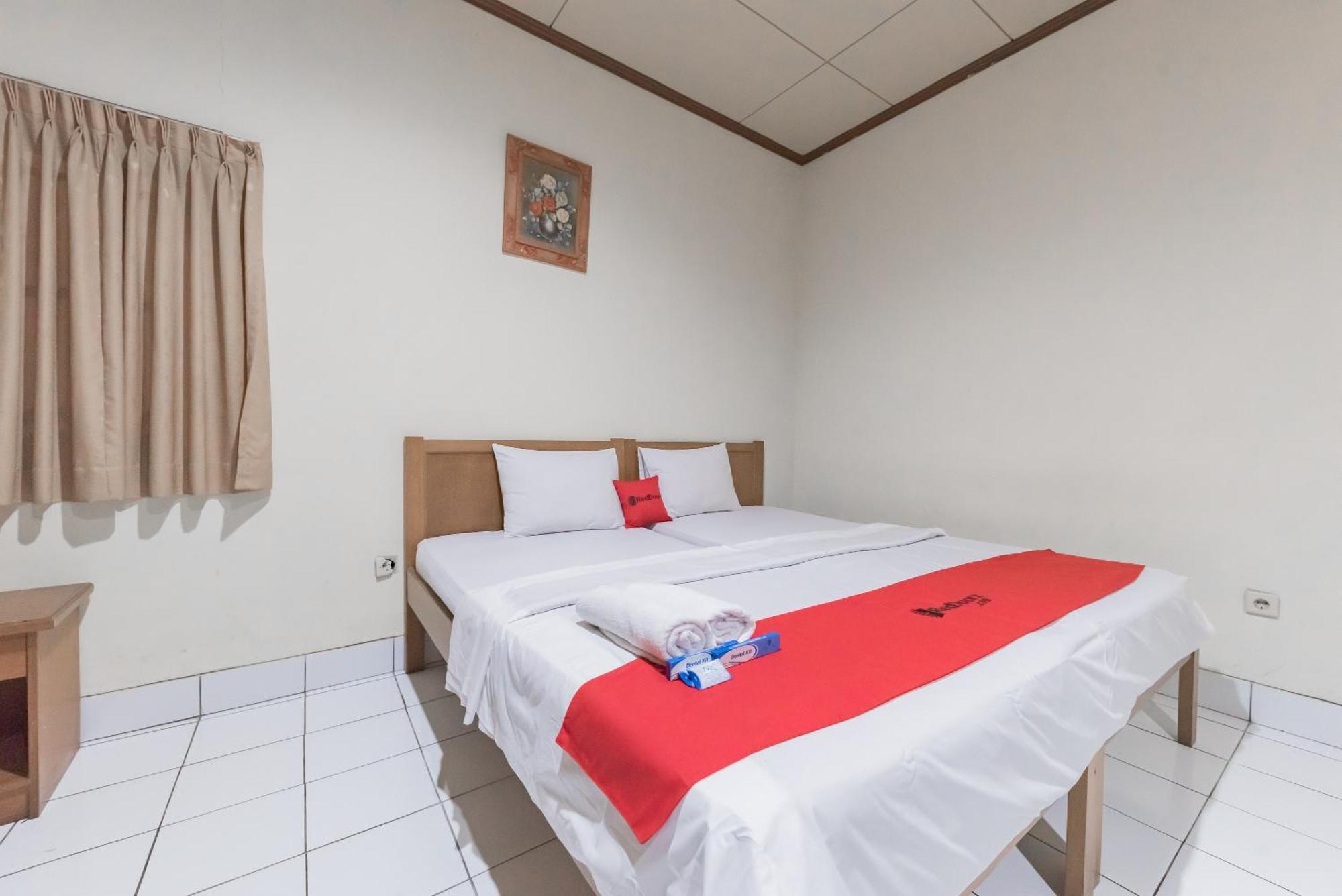 Reddoorz Plus At Hotel Griya Astoeti Bogor Bagian luar foto