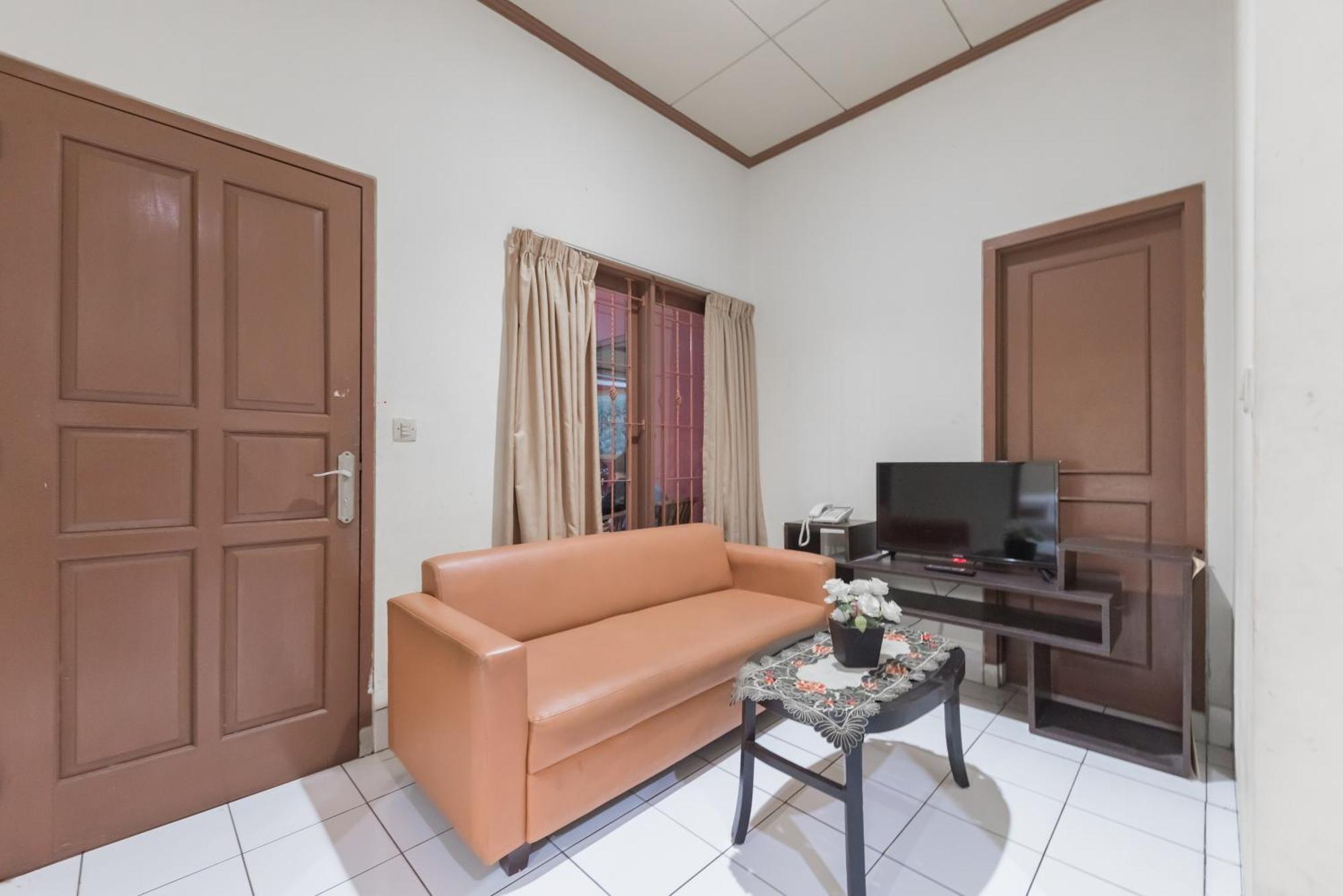 Reddoorz Plus At Hotel Griya Astoeti Bogor Bagian luar foto